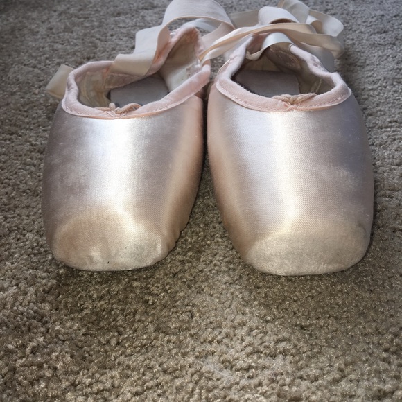 Suffolk Solo Prequel Pointe Shoes Worn Once - Picture 4 of 4